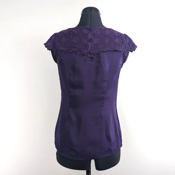 ✨Host Pick✨ Review Blouse with Lace Detailing Size 8 - Picture 3 of 5